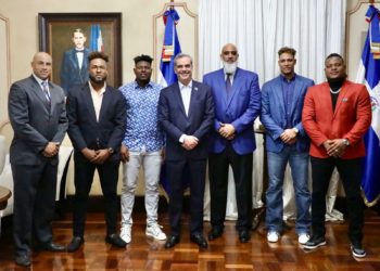 Presidente Abinader recibe a los lanzadores  Framber Valdez, Héctor Neris, Cristian Javier y Bryan Abreu