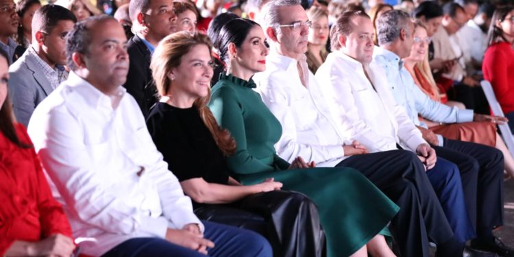 Presidente Abinader inaugura “Villa Navidad” para el entretenimiento de la familia dominicana durante festividades navideñas