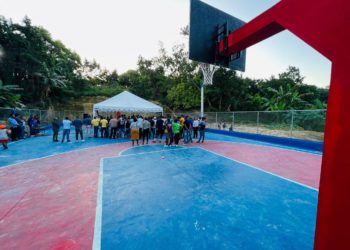 Alcalde José Montás entrega cancha a la comunidad de Villegas