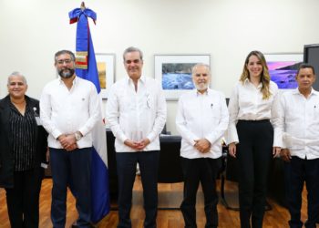 Presidente Abinader visita Ministerio de Medio Ambiente