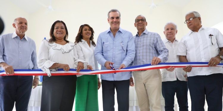 Presidente Abinader inaugura dos centros educativos y un CAIPI en provincia Santo Domingo