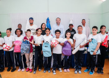 INEFI entrega utilerías deportivas y escolares en Bonao
