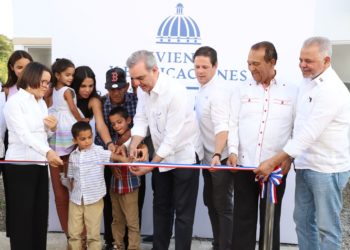 EGEHID entrega viviendas a 31 familias reasentadas por construcción presa Boca de los Rios