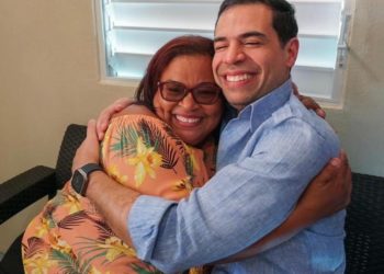 Roberto Ángel y Propeep entregan siete casas a familias de Mao que la habían perdido en incendio