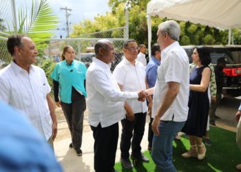 Director del IAD acompaña al presidente Abinader en acto entrega de títulos en Pedernales
