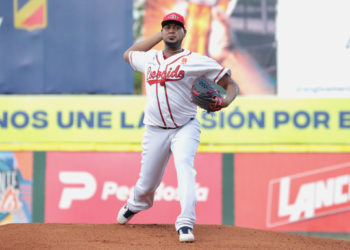 Iván Nova continuará con el Escogido