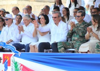 Presidente Abinader asiste a Tedeum por 179 aniversario de la Batalla 30 de Marzo y encabeza desfile cívico-militar y policial