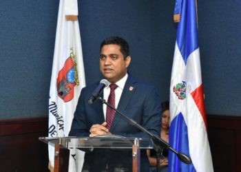 Presidente de Fedomu llama convocar de inmediato a regidores que cobran y residen fuera de RD