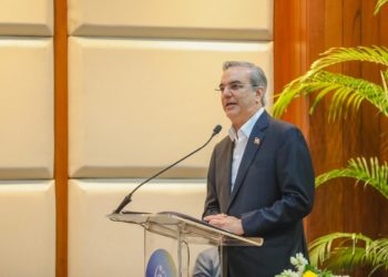 Presidente Abinader encabeza firma de acuerdo con 13 universidades para la Reforma Educativa Policial
