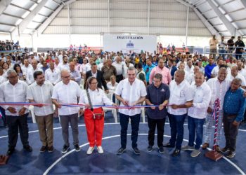 Presidente Abinader entrega cinco polideportivos y otras instalaciones en provincias Duarte y Sánchez Ramírez