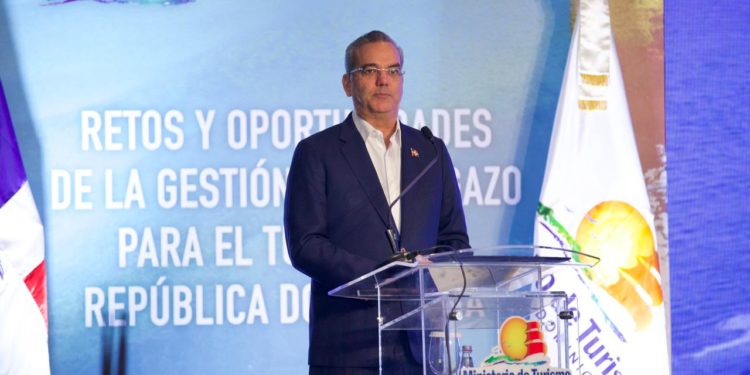 Presidente Abinader llama países del Gran Caribe, a trabajar de manera unificada para solución conjunta a la crisis del sargazo