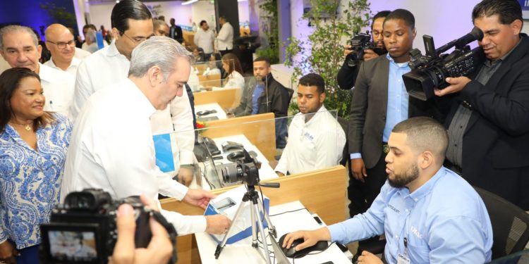 Presidente Abinader inaugura en SDO nuevo “Punto GOB Occidental Mall” que beneficiará a más de un millón de ciudadanos