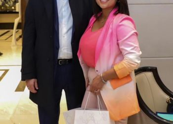 Presidente Abinader sorprende dominicana residente en Londres y le entrega pedido de Café
