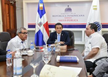 Colegio Médico Dominicano y autoridades de salud acuerdan crear 200 nuevas plazas para médicos pasantes de postgrado