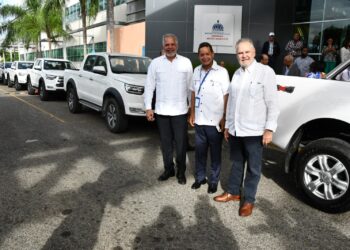 EGEHID entrega flotilla de vehículos al Ministerio de Medio Ambiente por valor de RD$55.9 millones