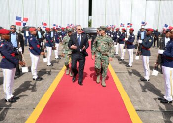 Presidente Abinader sale hacia Bahamas para participar en reunión de CARICOM