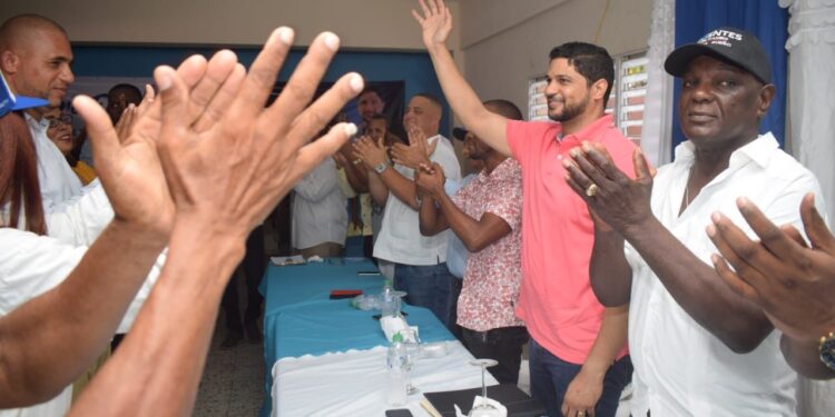 Gustavo Lara Salazar recibe amplio apoyo a senador de la dirigencia de Quita Sueño