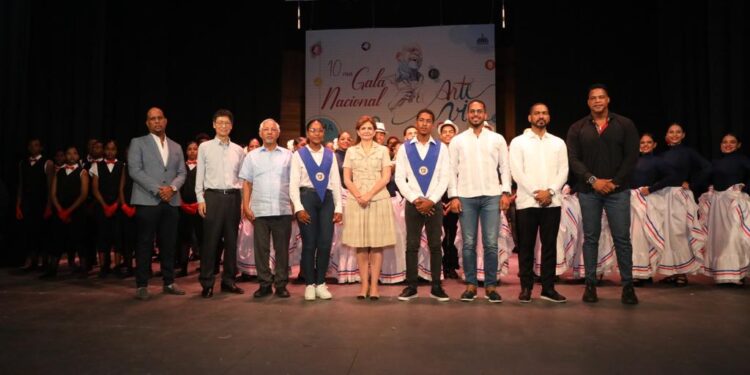 Vicepresidenta Raquel Peña encabeza Décima Gala Nacional de la Modalidad en Artes con la participación de 73 centros educativos