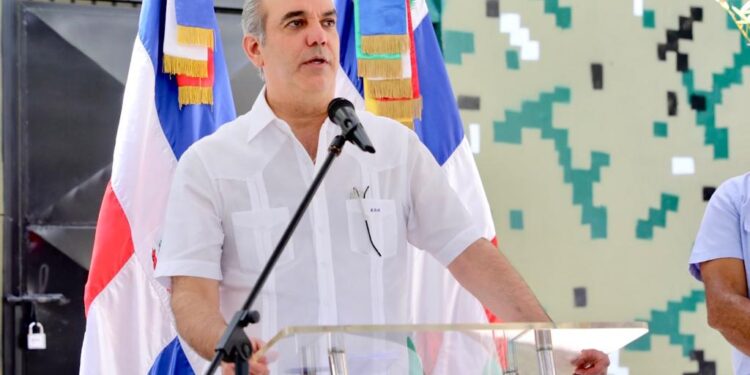 Presidente Abinader define de irresponsable a algunos organismos multilaterales que quieren que RD asuma situación de Haití
