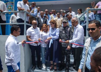 Vicepresidenta inaugura Centro Tecnológico La Moneda, un destacamento policial y una cancha de baloncesto y voleibol en Los Tres Brazos