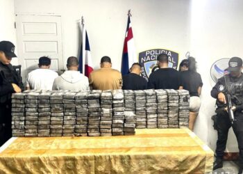 Patrullas policiales preventivas ocupan en Barahona 245 paquetes de presunta cocaína