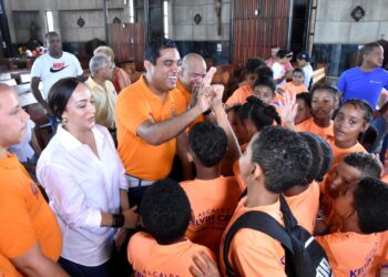 Alcalde Kelvin Cruz inaugura Olimpíadas Infantiles Municipales con 6 mil niños