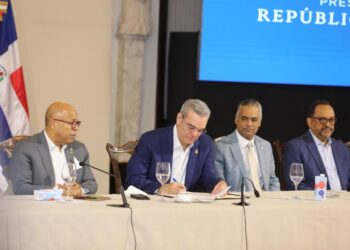 Presidente Abinader encabeza promulgación de la Ley que reconoce la lengua de señas en la República Dominicana