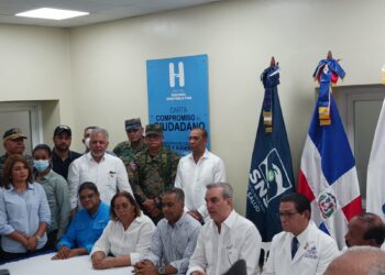 Presidente Luis Abinader recorre lugar del siniestro en San Cristóbal