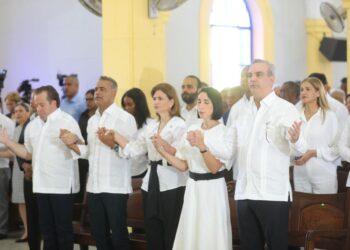 Presidente Abinader participa de eucaristía en memoria fallecidos por explosión en San Cristóbal