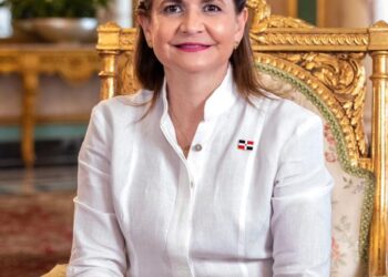 Helicóptero en que se desplazaba la vicepresidenta aterriza por precaución