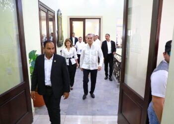 Presidente Abinader dispone ayuda total a afectados en explosión en San Cristóbal