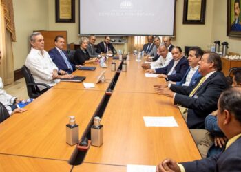 Presidente Abinader se reúne con Comisión Interministerial y sector arrocero para dar seguimiento al diálogo del arroz en el DR-Cafta