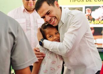 Roberto Ángel encabeza jornadas sociales en Los Alcarrizos y Pedro Brand que impactan afectados por la tormenta Franklin