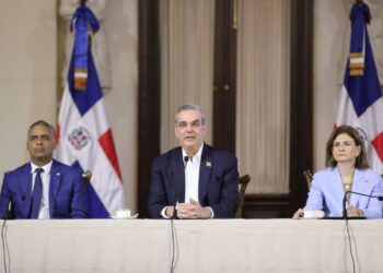 Presidente Abinader destaca que su gobierno ha firmado 34 contratos de energía renovable significando un aumento de 1,812 MW