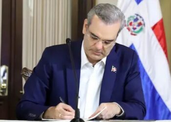 Presidente Abinader prohíbe entrada al país de nueve ciudadanos haitianos