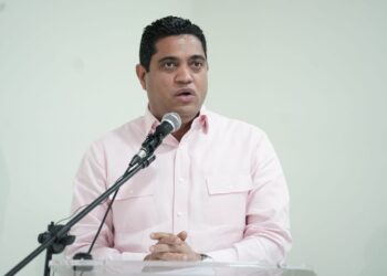 Kelvin Cruz llama alcaldes integrarse a operativos de Salud Pública para eliminar Dengue.