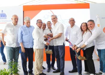 Presidente Abinader inaugura tres obras y deja iniciados trabajos Circunvalación de Navarrete en Santiago