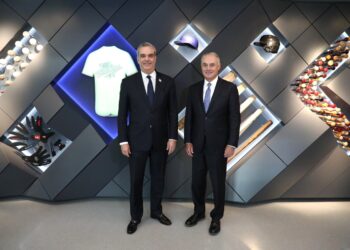 Presidente Abinader se reúne con Comisionado MLB; refuerzan compromiso de apoyo al béisbol en RD