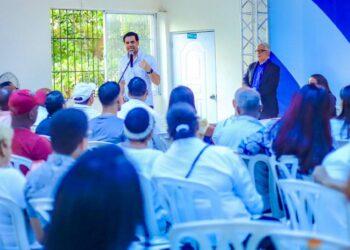 Roberto Ángel juramenta en Unidad Externa con Luis a 36 presidentes comités de base del PLD en Los Ríos, DN