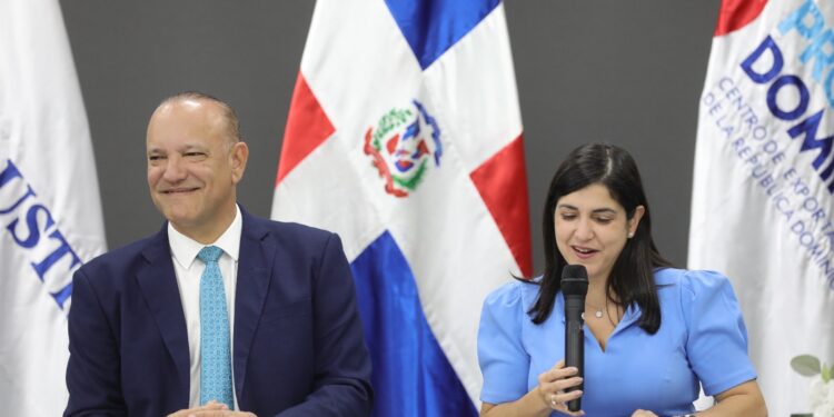 ProDominicana firma acuerdo con ProIndustria para agilizar trámites a inversionistas