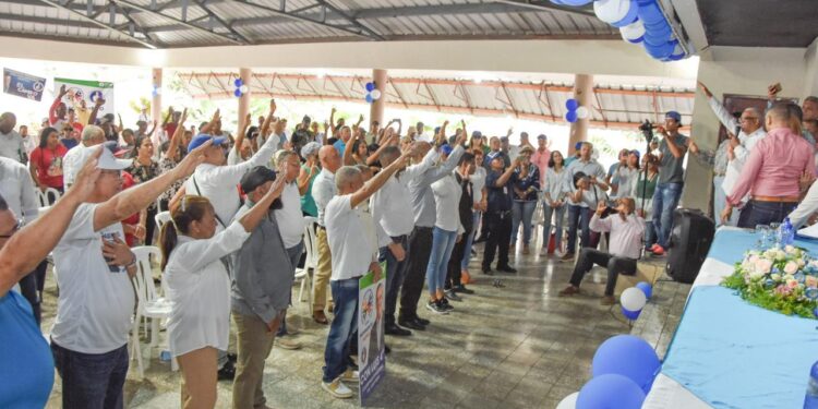 Juan Rosa encabeza acto de juramentación masiva de los Movimientos de Apoyo a Luis Abinader en Bonao