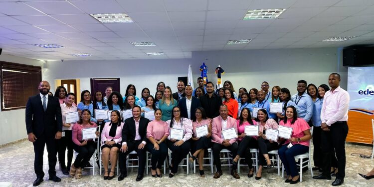 Edesur junto a Ansordo gradúa otros 51 colaboradores en lengua de señas