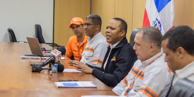 Edesur va rumbo a completar el 100% del servicio a clientes afectados por las lluvias