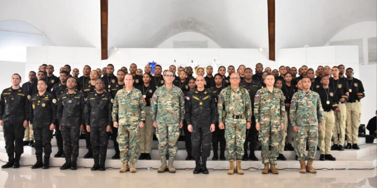 MINISTRO DE DEFENSA ENCABEZA ACTO GRADUACIÓN DE 119 AGENTES ANTINARCOTICOS