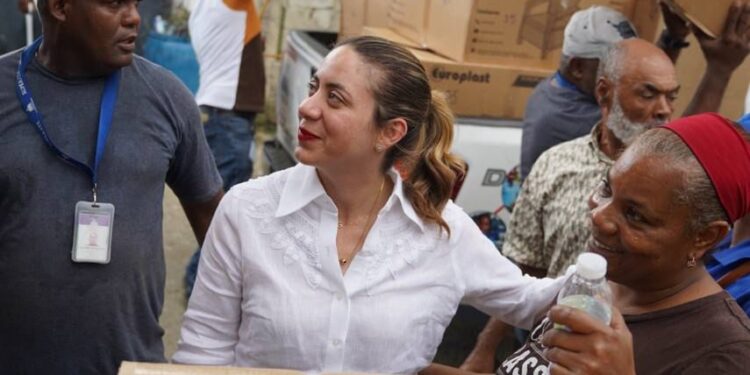 300 mil Familias de Arroyo Bonito en Santo Domingo Oeste reciben enseres del hogar