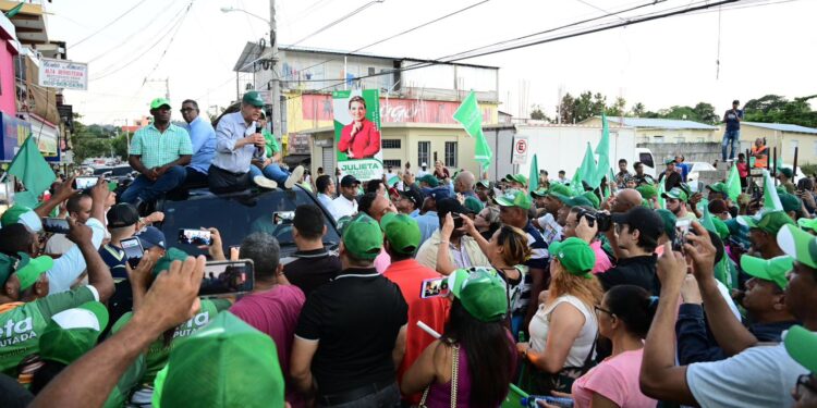 Leonel: El gobierno de Abinader representa el retroceso y, “cuando inaugura una obra, es a medias”