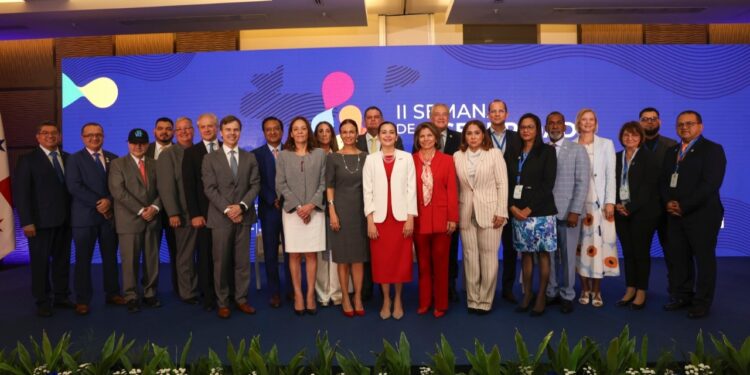 Ministra de la Mujer participa en panel sobre Políticas Públicas de Seguridad Ciudadana con Enfoque de Género en Panamá