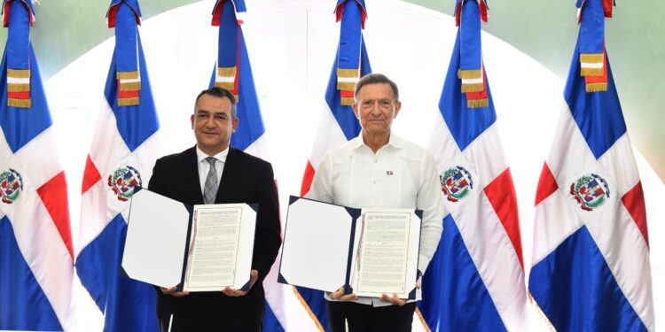 MIREX y JCE firman acuerdo de colaboración para celebración de las elecciones en el exterior