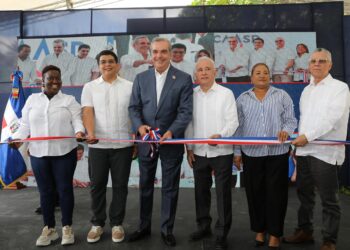Presidente Abinader inaugura saneada cañada Cachón Oeste en Santo Domingo Este con inversión de RD$68 millones