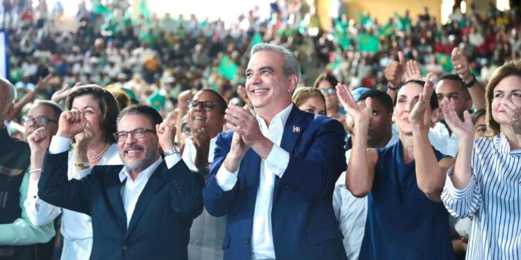 Alianza País proclama a Luis Abinader candidato presidencial de esa organización política 